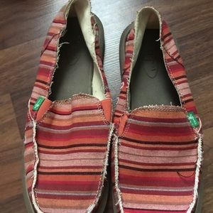 Womens Sanuk slip ons. Size 10. Multi color